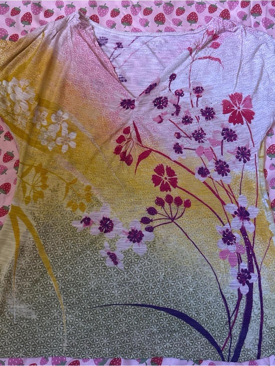Tops - Floral Ombre V-Neck Top in Pink, Yellow & Purple